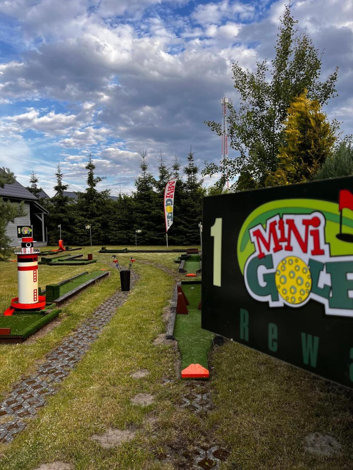 Domki Kapitanskie Z Prywatnym Polem Do Gry W Mini Golf Rewal Buitenkant foto